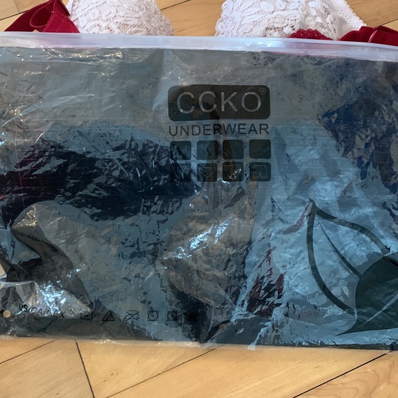 Yalisi Red White Lace Bras Set of 2 - Picture 2 of 8